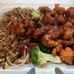 General Tso's Chicken Lunch Special (with Fried Rice) General Tso's Chicken Lunch Special (with Fried Rice)