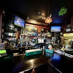 Holloways Irish Pub 2