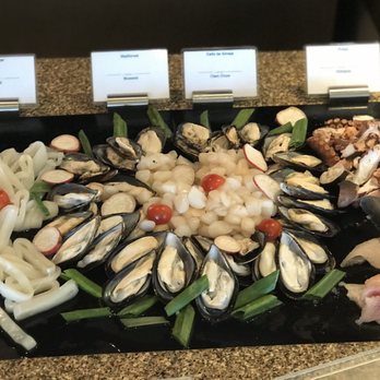 Sun Palace Cancun - Seafood cooked to order on lunch buffet - Hotels Near Me - Cancún, ROO