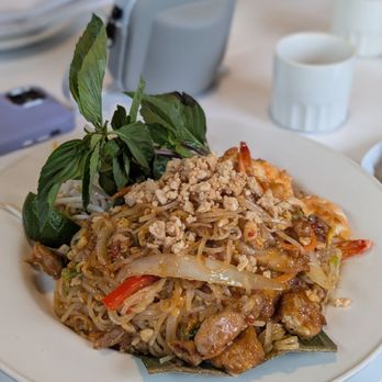 Pho Ngoc Yen II - Pad thai - Vietnamese Near Me - Etobicoke, Ontario Pho Ngoc Yen II - Pad thai - Vietnamese Near Me - Etobicoke, Ontario