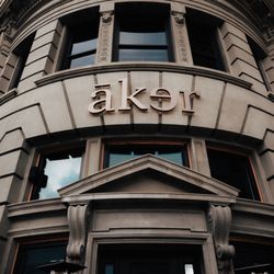 Aker Restaurant & Lounge