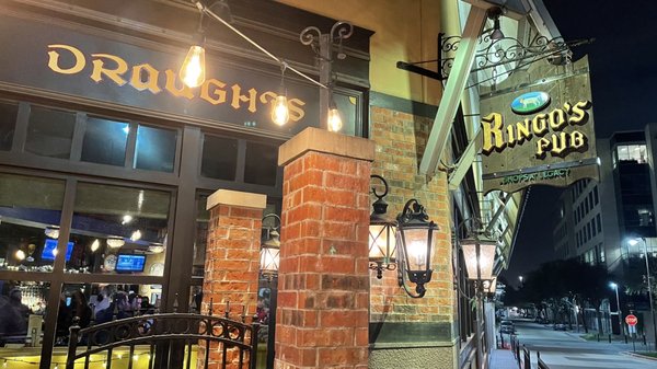Ringo's Pub by null
