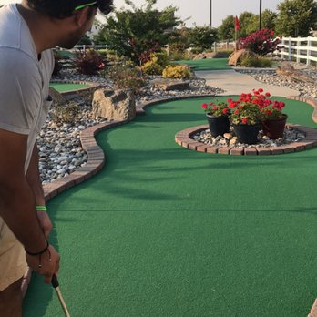 Putters Paradise - a man playing mini golf - Mini Golf Near Me - Middletown, Delaware Putters Paradise - a man playing mini golf - Mini Golf Near Me - Middletown, Delaware