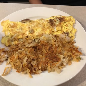 Deluxe Diner - Cafes Near Me - Newark, New Jersey