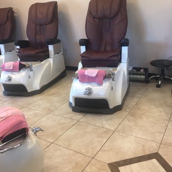Lynn's Nail Salon - Comfortable chairs! - Nail Salons Near Me - Saint Peters, Missouri
