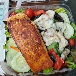 Grilled portobello mushroom salad + salmon Grilled portobello mushroom salad + salmon