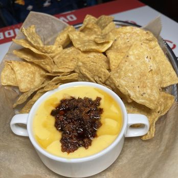 OVER/UNDER SPORTS BAR - Updated December 2025 - 99 Photos & 44 Reviews ...