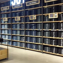 Levi’s Outlet Store - Levi's at the Tucson Premium Outlets