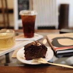 Enso Cafe - Chocolate, banana, waffle cake. (Gluten Free) Raspberry iced tea with organic raspberry syrup. And their oolong tea!! Refreshing and light!