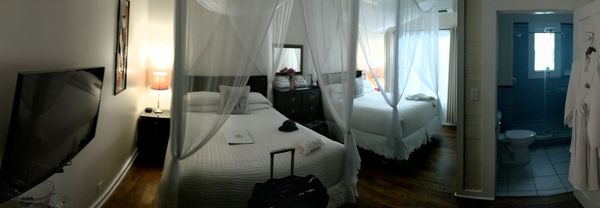 The Guesthouses at Southernmost Beach Resort – Avalon Bed and Breakfast - RECENTLY RESTORED by null