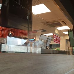 Domino's Pizza - Köket med perpektiv från ingången