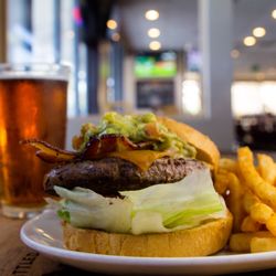 Mainstream Bar & Grill - Cali Burger