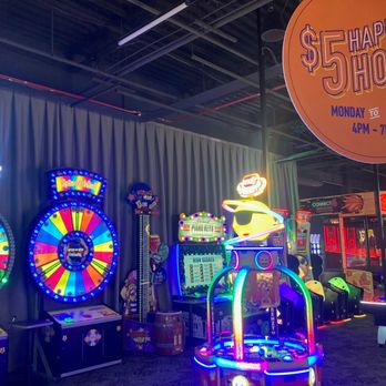Dave & Buster's Lombard - Sports Bars Near Me - Lombard, Illinois