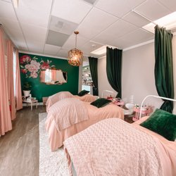 Lash and Blow Beauty Bar