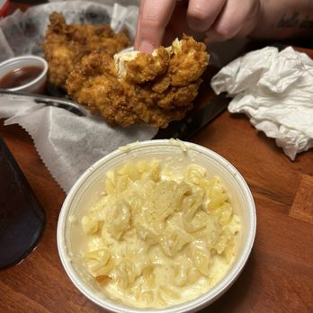 Bricks on Boundary - mac n cheese - New American Near Me - Beaufort, South Carolina