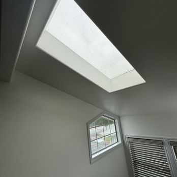 Mr. Miniblind - Before skylight in the hallway, too much light - Shades & Blinds Near Me Mr. Miniblind - Before skylight in the hallway, too much light - Shades & Blinds Near Me