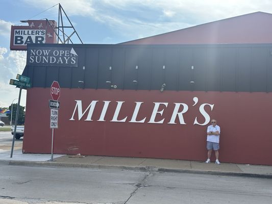 Miller's Bar by null