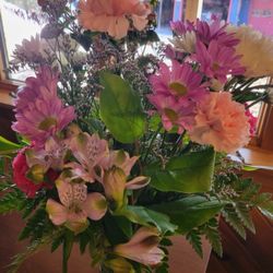 Bonnie's Florist - Beautiful arrangement!