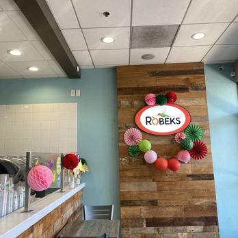 Elite Experience: Robeks - Cute decor - Yelp Events Near Me - San Marcos, California