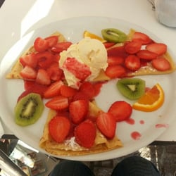 Tre Santi - Crepe de morango com gelado. Ai a minha vida. Comia este e muitos mais :D