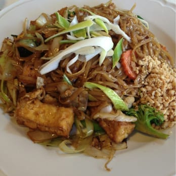 Thai take away - Vegetarisk pad thai med tofu. - Thai Near Me - Alingsås, O Thai take away - Vegetarisk pad thai med tofu. - Thai Near Me - Alingsås, O