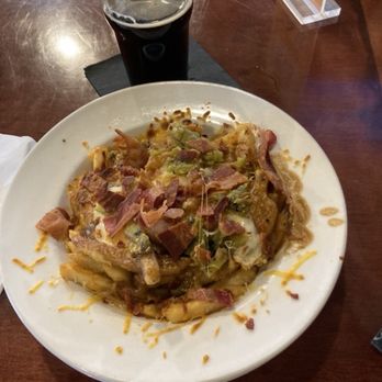 Quarter Celtic Brewpub - Poutine w/ green chile & bacon - Brewpubs Near Me - Albuquerque, New Mexico