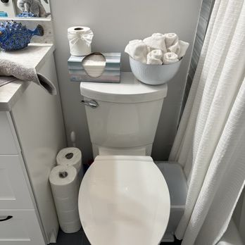 Shiny Cleaning Service - Home Cleaning Near Me Shiny Cleaning Service - Home Cleaning Near Me