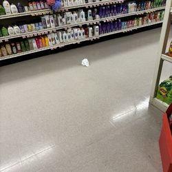 Food Lion - Another isle with Trash on the floor