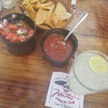 Mateo's - Chips, salsa, pico de gallo and margarita on the rocks - Mexican Near Me - Tulum, ROO Mateo's - Chips, salsa, pico de gallo and margarita on the rocks - Mexican Near Me - Tulum, ROO
