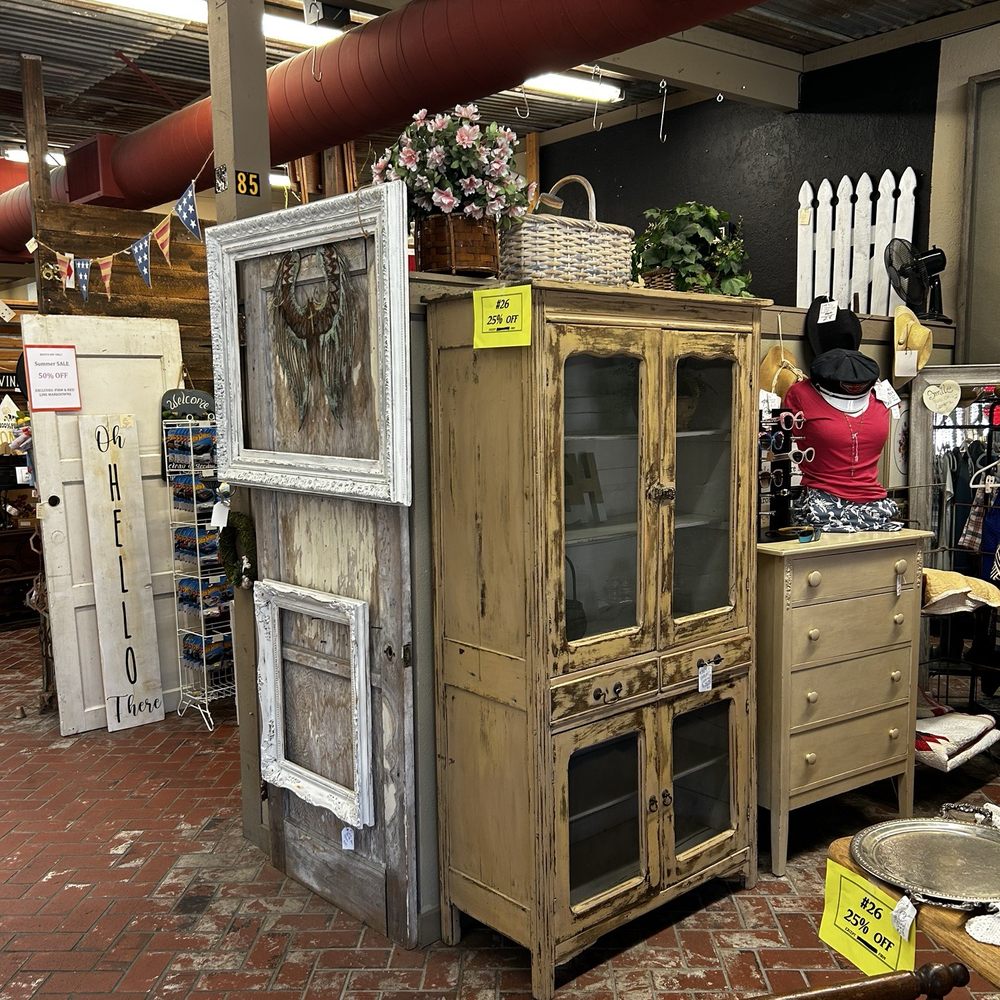 Fourth Street Antiques - Antiques Near Me - Temecula, California Fourth Street Antiques - Antiques Near Me - Temecula, California