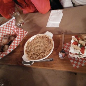 Domaine Labranche - Apple and cinnamon fritters Strawberry “Ti-moune” Apple crisp with maple butter - Sugar Shacks Near Me - Saint-Isidore-de-Laprairie, Quebec