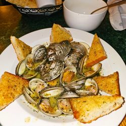 Pennell's Restaurant - CLAMS BIANCO 5/5