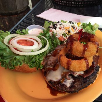 Moose Knuckle BBQ Burgers & Brews - Burger was cooked perfectly. I chose a salad instead of fries or onion rings and it was nice and fresh. - Barbeque Near Me - Coolin, Idaho