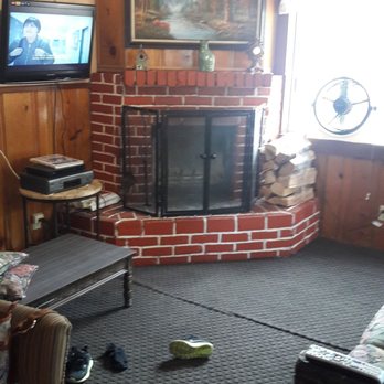 Timberline Lodge - Carpet I think is supposed to be blue but maybe a black? - Hotels Near Me - Big Bear Lake, California