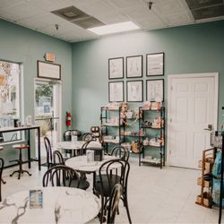 Sweet Magnolia Creamery and Confections - Enterior