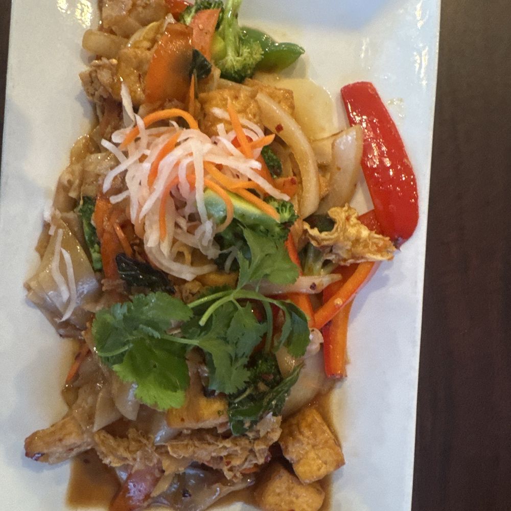 Zen Pho & Noodles - Drunken noodles with Tofu - Ramen Near Me - Jacksonville, Florida