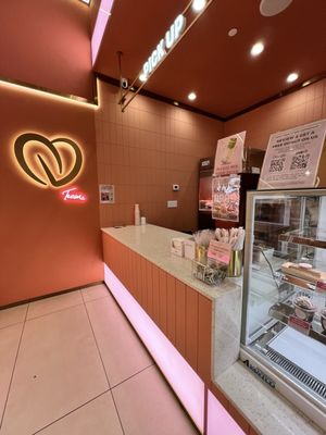 TE'AMO Boba Bar & Pom-Pom Art - Algonquin by null