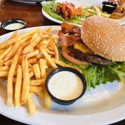 Grand Avenue Bar & Grill - Bacon Cheese Burger