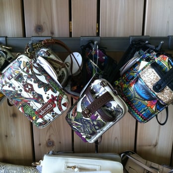 DSW Designer Shoe Warehouse - Wallets - Shoe Stores Near Me - Northbrook, Illinois