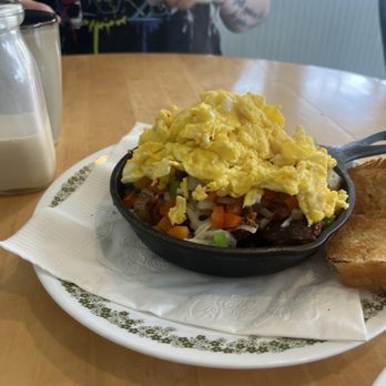 The Kitchen Table - Cowboy skillet - Cafes Near Me - Gasburg, Virginia