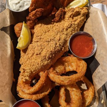 The Boat - Combo Basket - Seafood Near Me - Austin, Texas