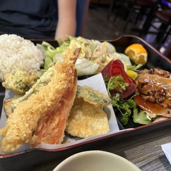 Sushi Momoyama - Sushi Bars Near Me - Concord, California Sushi Momoyama - Sushi Bars Near Me - Concord, California