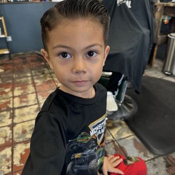 Razorbacks Barber Shop - Barbers Near Me - Long Beach, California