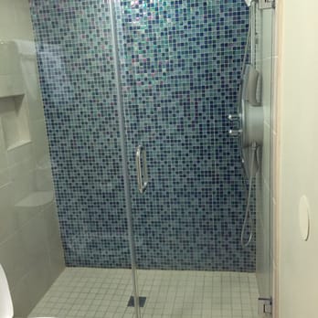 Silver Palms Inn - Bathroom - Hotels Near Me - Key West, Florida Silver Palms Inn - Bathroom - Hotels Near Me - Key West, Florida