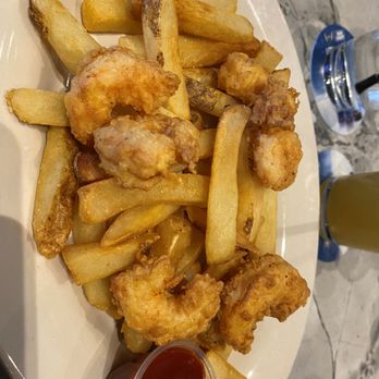 Quincy’s Potomac Bar & Grille - Lightly Battered Shrimp - Salad Near Me - Potomac, Maryland Quincy’s Potomac Bar & Grille - Lightly Battered Shrimp - Salad Near Me - Potomac, Maryland
