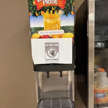 Super 8 by Wyndham Waterloo - Juice machine appears to have out of order for an extended period. - Hotels Near Me - Waterloo, Illinois