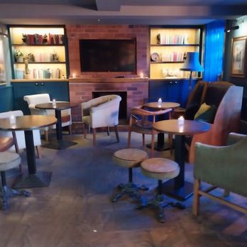 The Happy Man - Lounge - Pubs Near Me - Egham, SRY