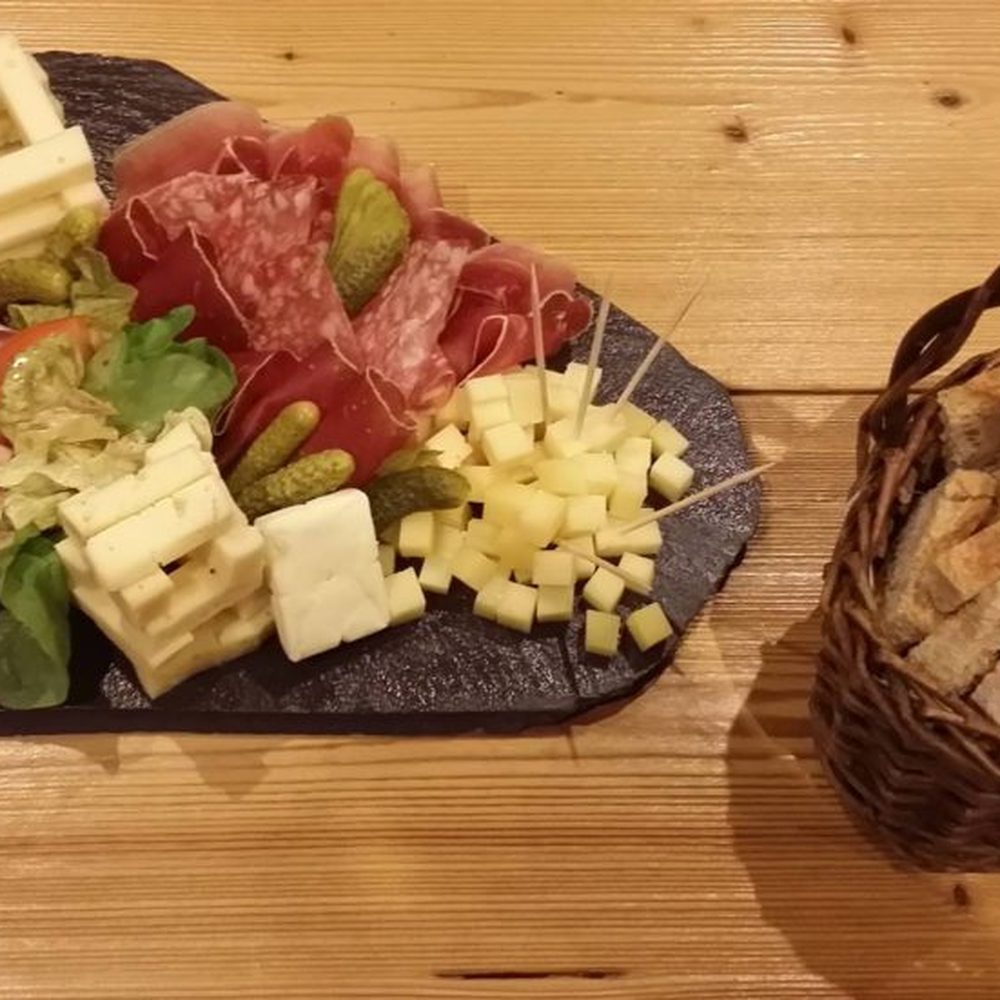La Petite Auberge - Ploughman Français - French Near Me - Essert Romand, 74