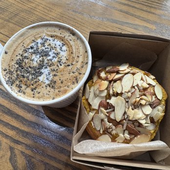 Momonoki - Black sesame latte and pumpkin almond pastry - Cafes Near Me - Atlanta, Georgia