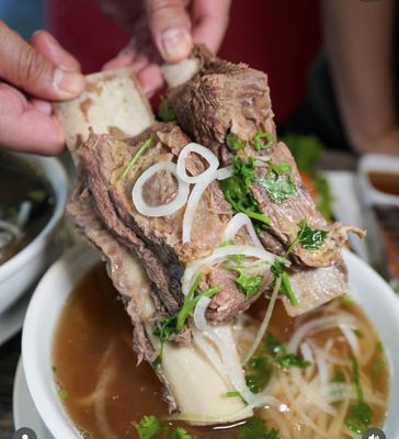 Pho Leo & Grill by null